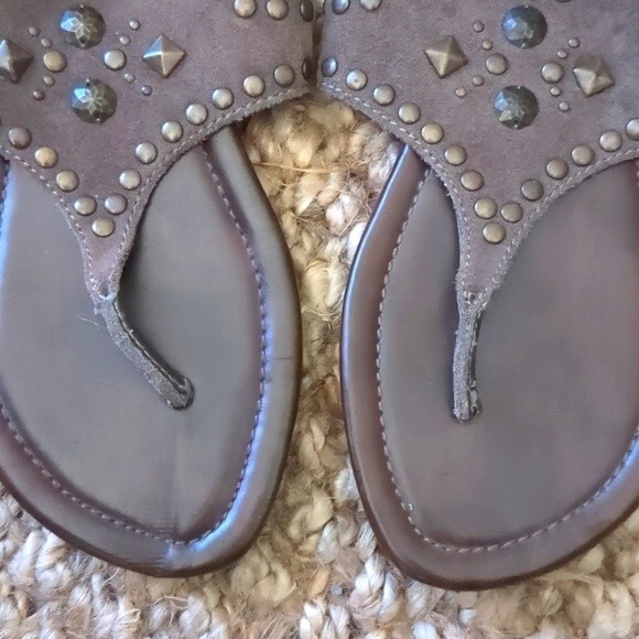 B C B G  Gunmetal Studded Suede Sandals  Zip Back 7.5 nwot - Picture 8 of 8